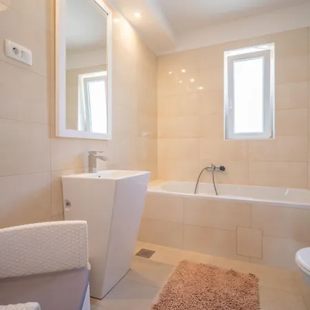 Andrijana By Interhome * نوفي فينودولسكي